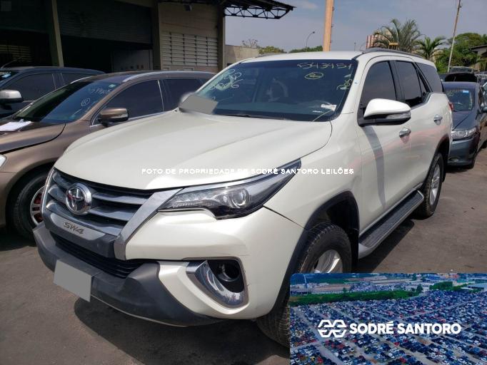 TOYOTA HILUX SW4 19/19 