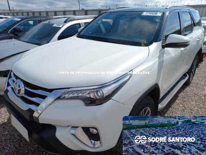 TOYOTA HILUX SW4 19/19 