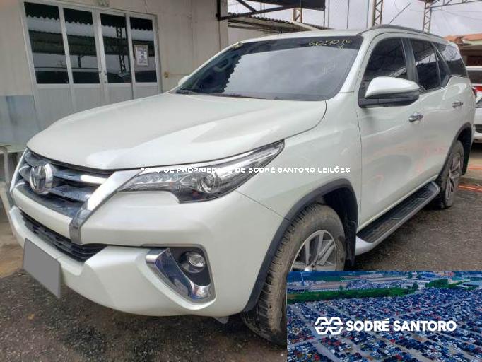 TOYOTA HILUX SW4 19/19